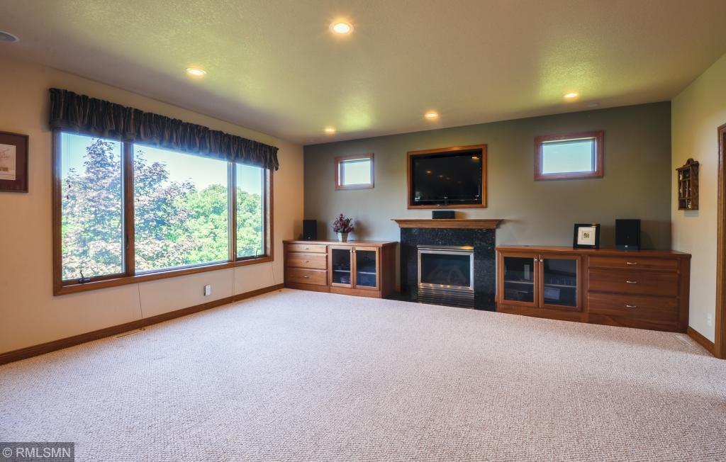 2444 Colleen Lane Northeast Rochester, MN 55906 - Photo 5 of 33