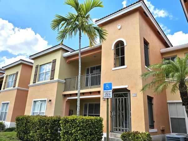 $1,990 | 3569 Forest Hill Boulevard, Unit 104, Palm Springs, FL 33406