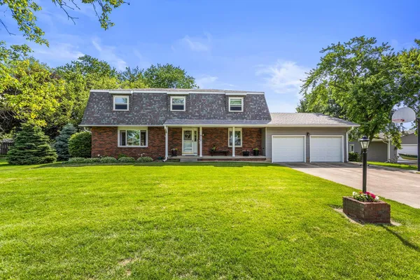 $499,000 | 910 North Bell Street, Gibson City, IL 60936
