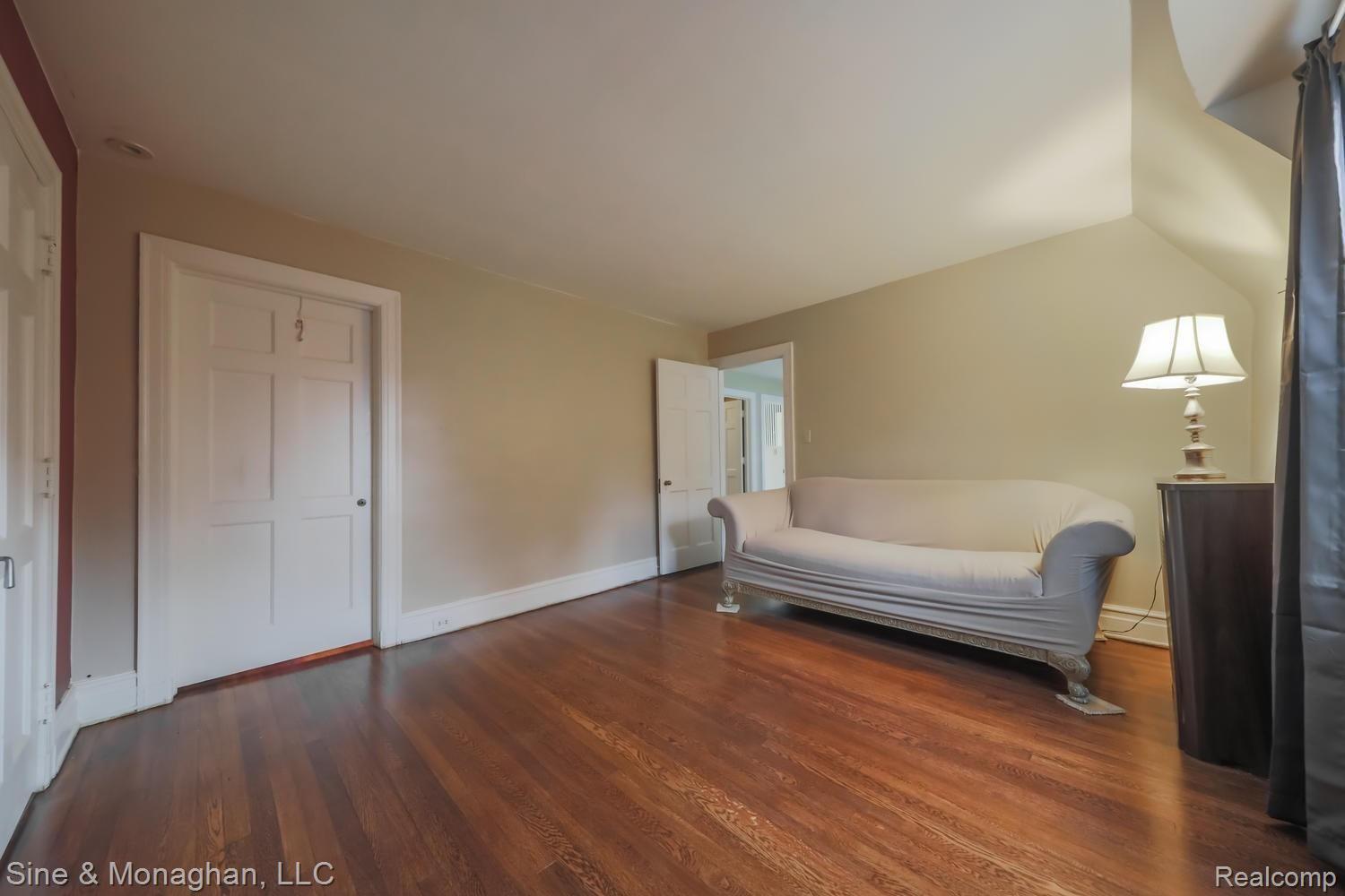 36 Colonial Road Grosse Pointe, MI 48236 - Photo 29 of 60 36 Colonial Rd BEDROOM SITTING ROOM SOUTH.jpg