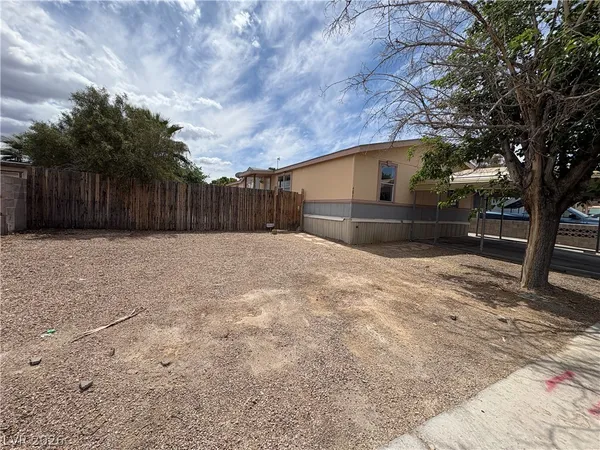 $1,652 | 4877 Saguaro Way, Las Vegas, NV 89121