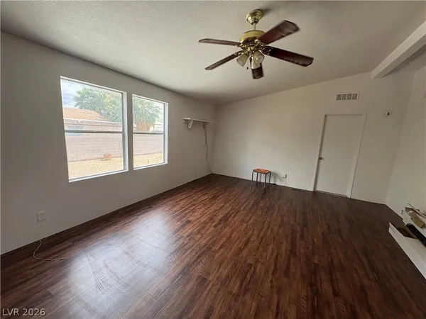 $1,652 | 4877 Saguaro Way, Las Vegas, NV 89121
