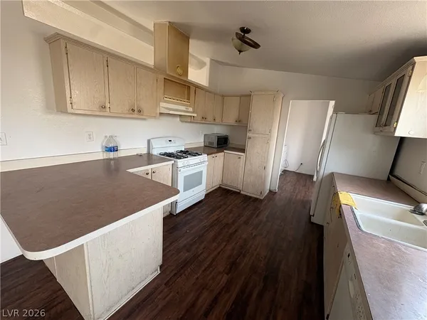 $1,652 | 4877 Saguaro Way, Las Vegas, NV 89121