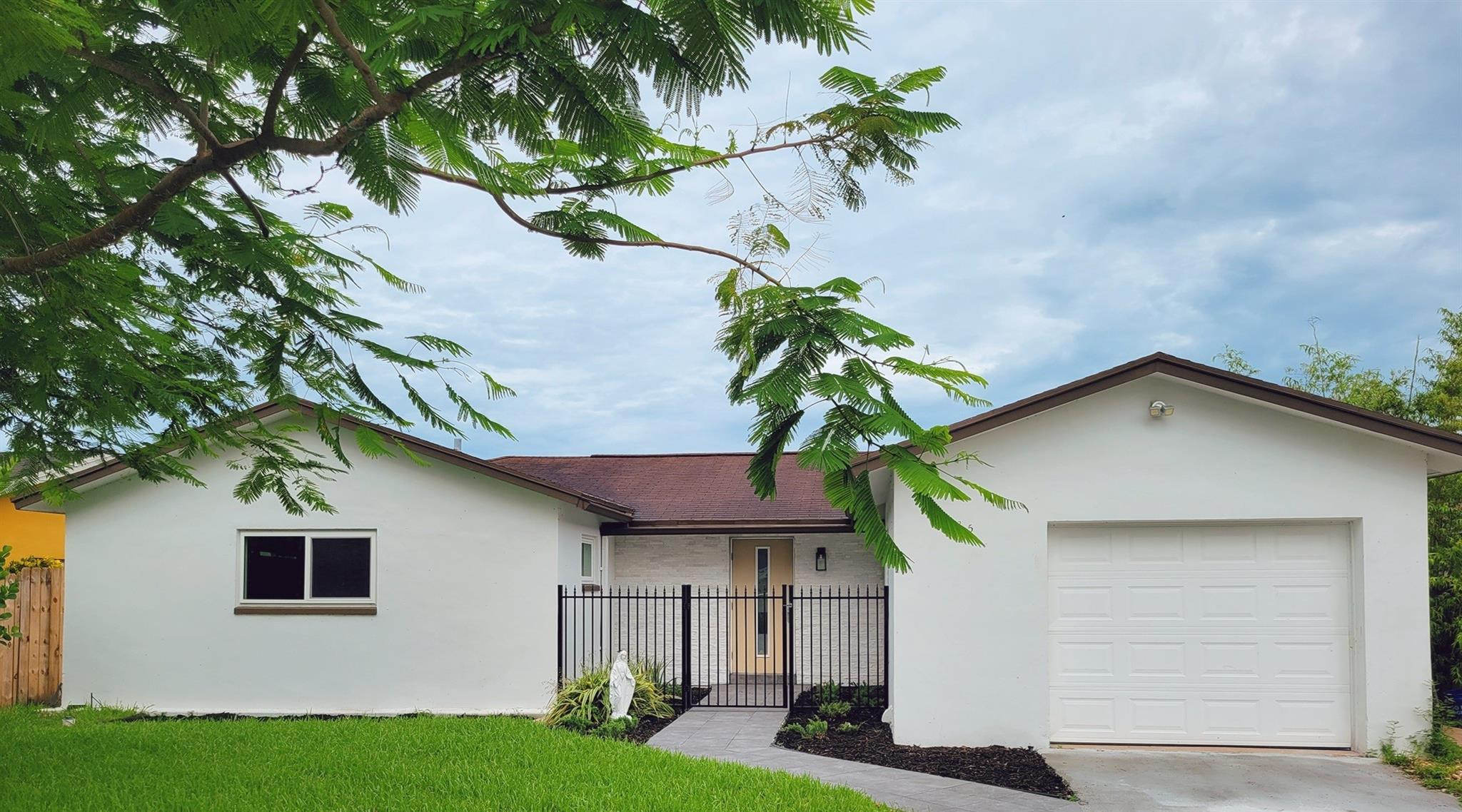 22635 Southwest 64th Way Boca Raton, FL 33428 - Photo 3 of 37 Photo 3