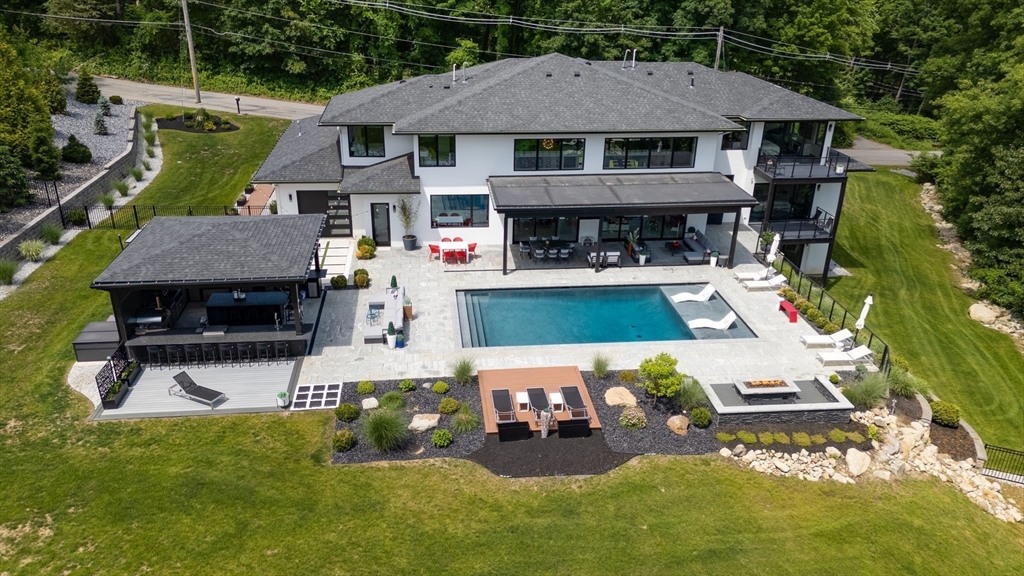 556 Middle Road Boxborough, MA 01719 - Photo 4 of 41