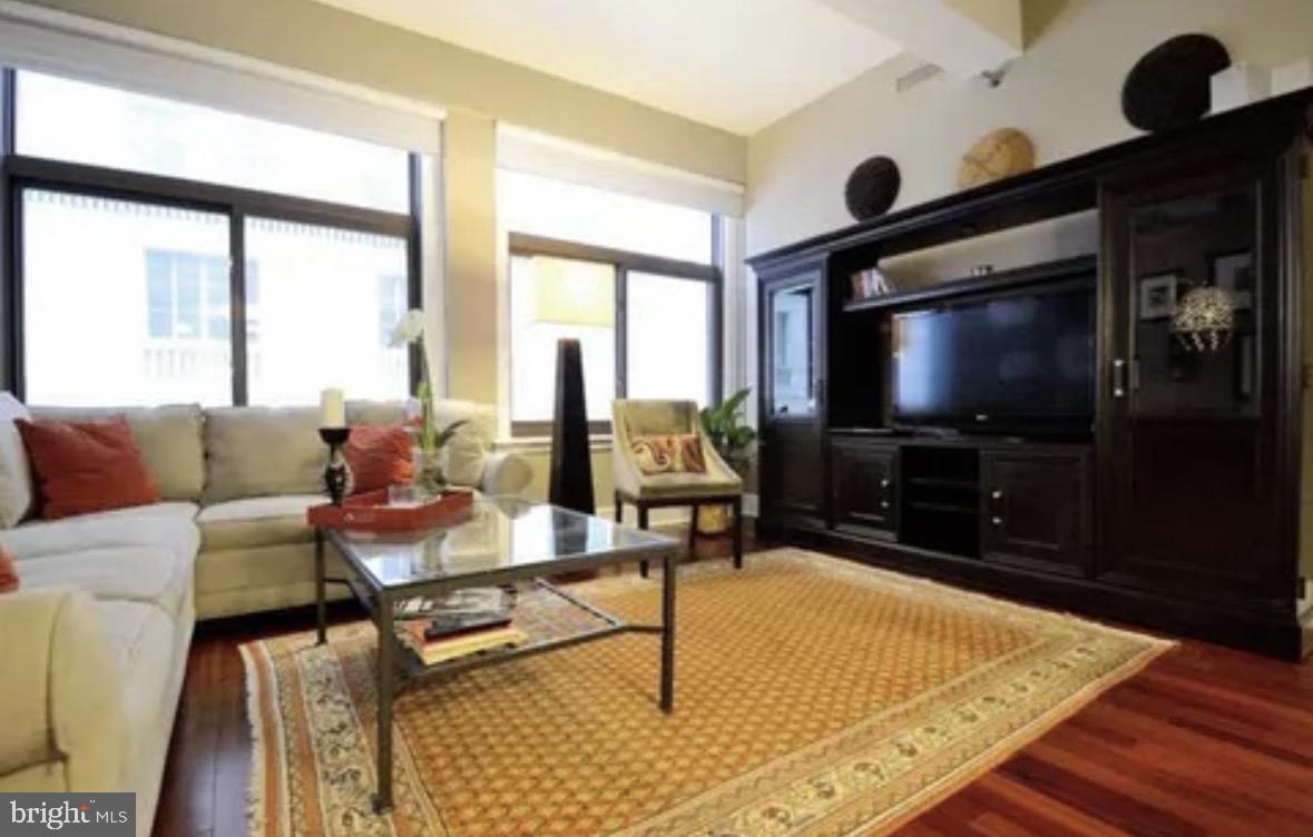 1500 Chestnut Street, Unit 4D Philadelphia, PA 19102 - Photo 5 of 26 Bright and inviting urban retreat.