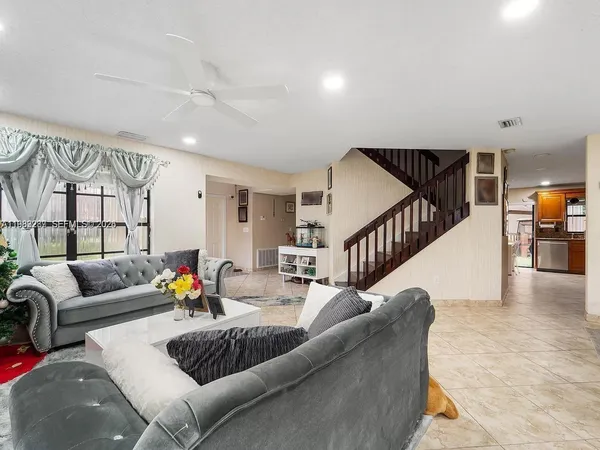 $4,100 | 1431 Southwest 87th Way, Pembroke Pines, FL 33025