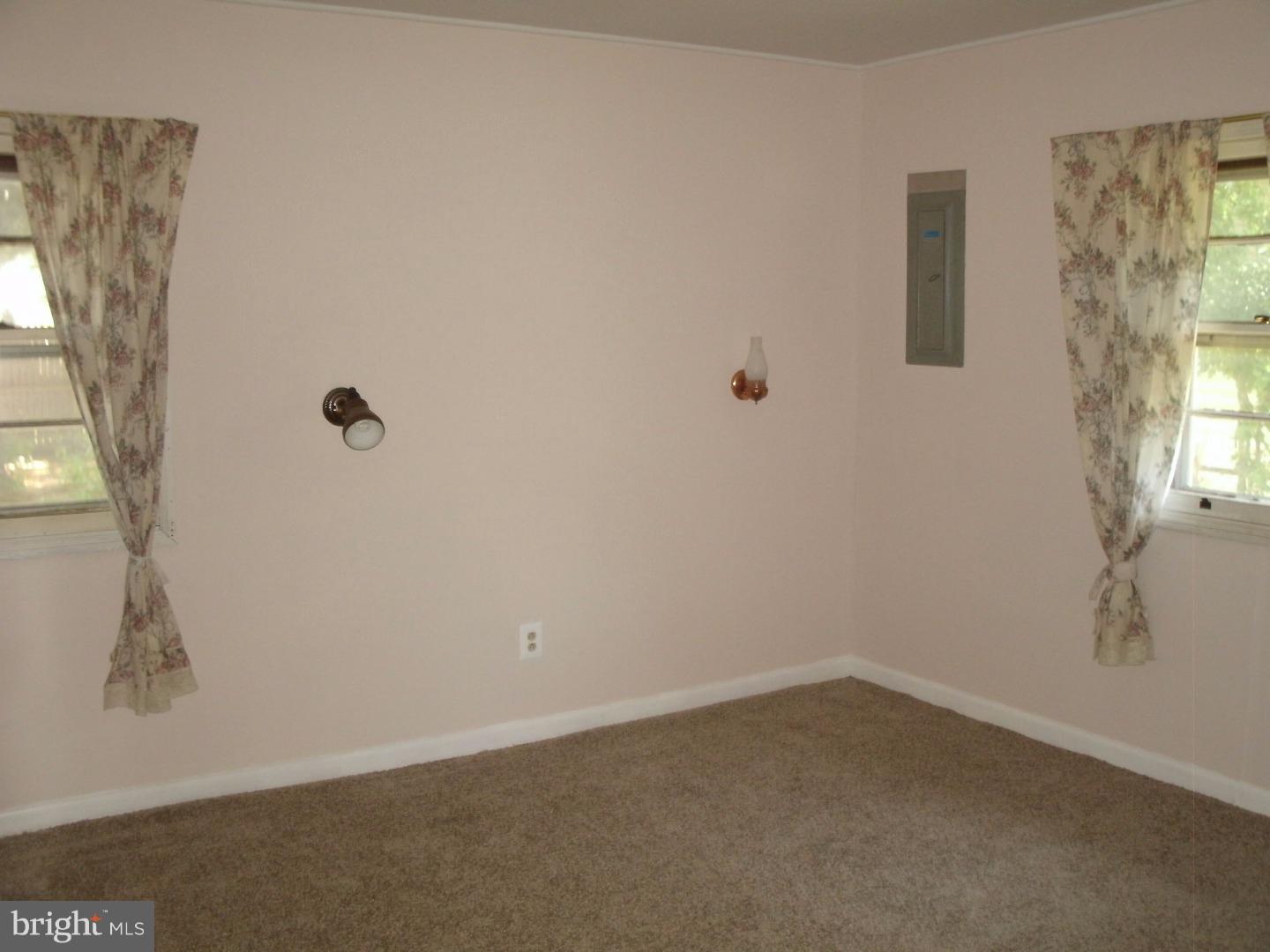 9241 Woodenbridge Road Philadelphia, PA 19114 - Photo 8 of 13 Gallery Image 8