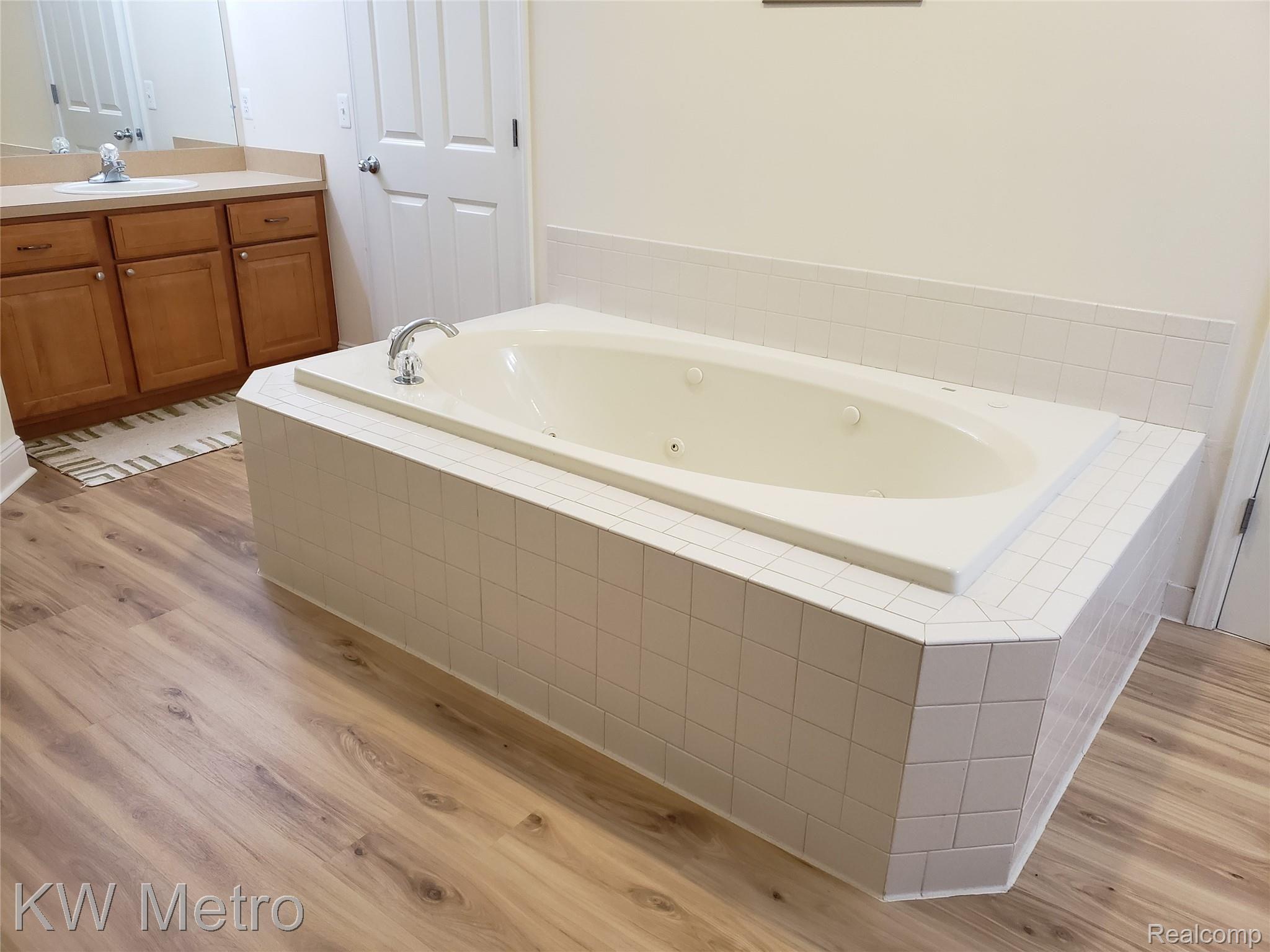 1227 Letica Drive Rochester, MI 48307 - Photo 51 of 58 Primary Bathroom Jetted Tub
