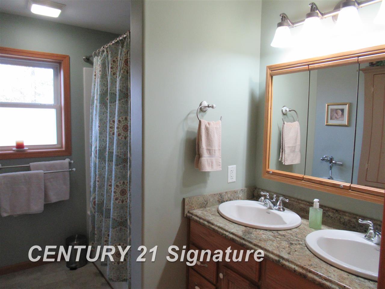 15629 Frost Road Hemlock, MI 48626 - Photo 11 of 21