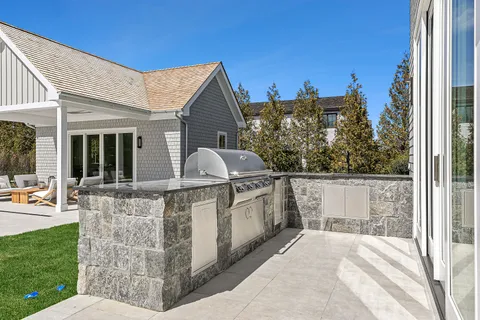 148 Head Of Pond Road, Water Mill, NY 11976