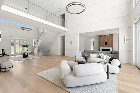 148 Head Of Pond Road, Water Mill, NY 11976