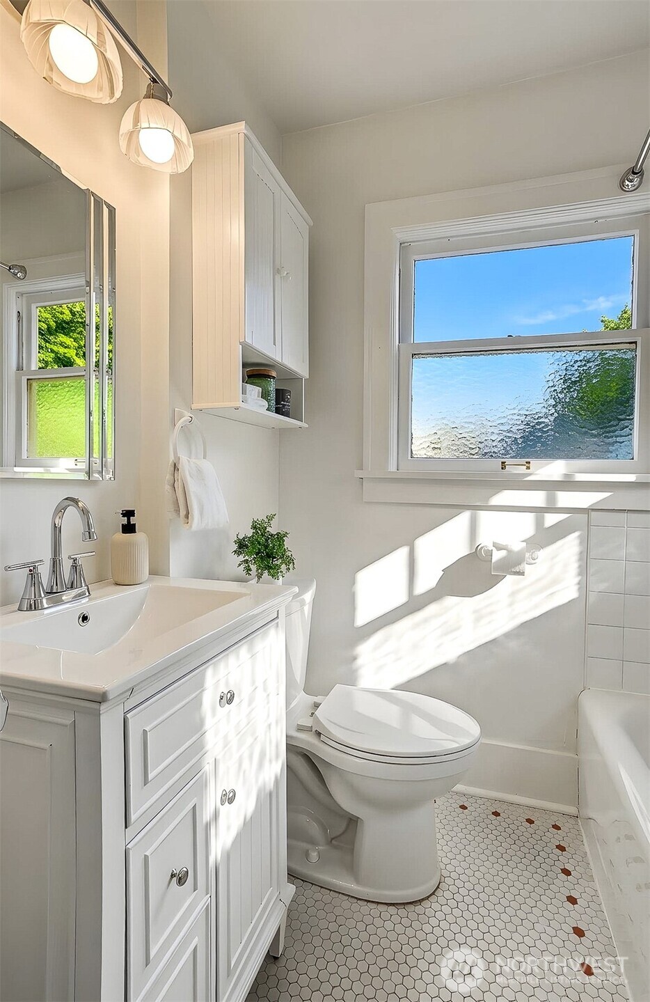 338 Northwest 79th Street Seattle, WA 98117 - Photo 14 of 33