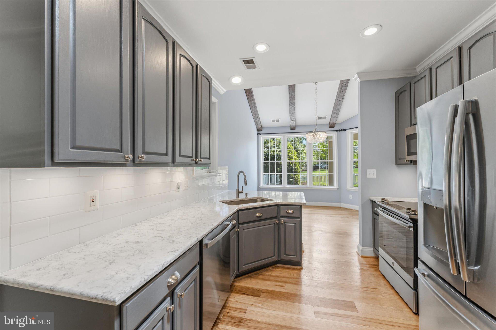 6817 Derby Run Way Gainesville, VA 20155 - Photo 13 of 35 kitchen