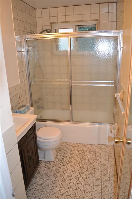 623 Snowball Road Monroeville, PA 15146 - Photo 15 of 23 FULL BATHROOM ON MAIN FLOOR