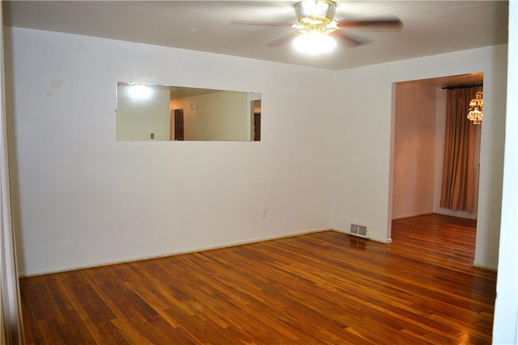 623 Snowball Road Monroeville, PA 15146 - Photo 7 of 23 LIVING ROOM