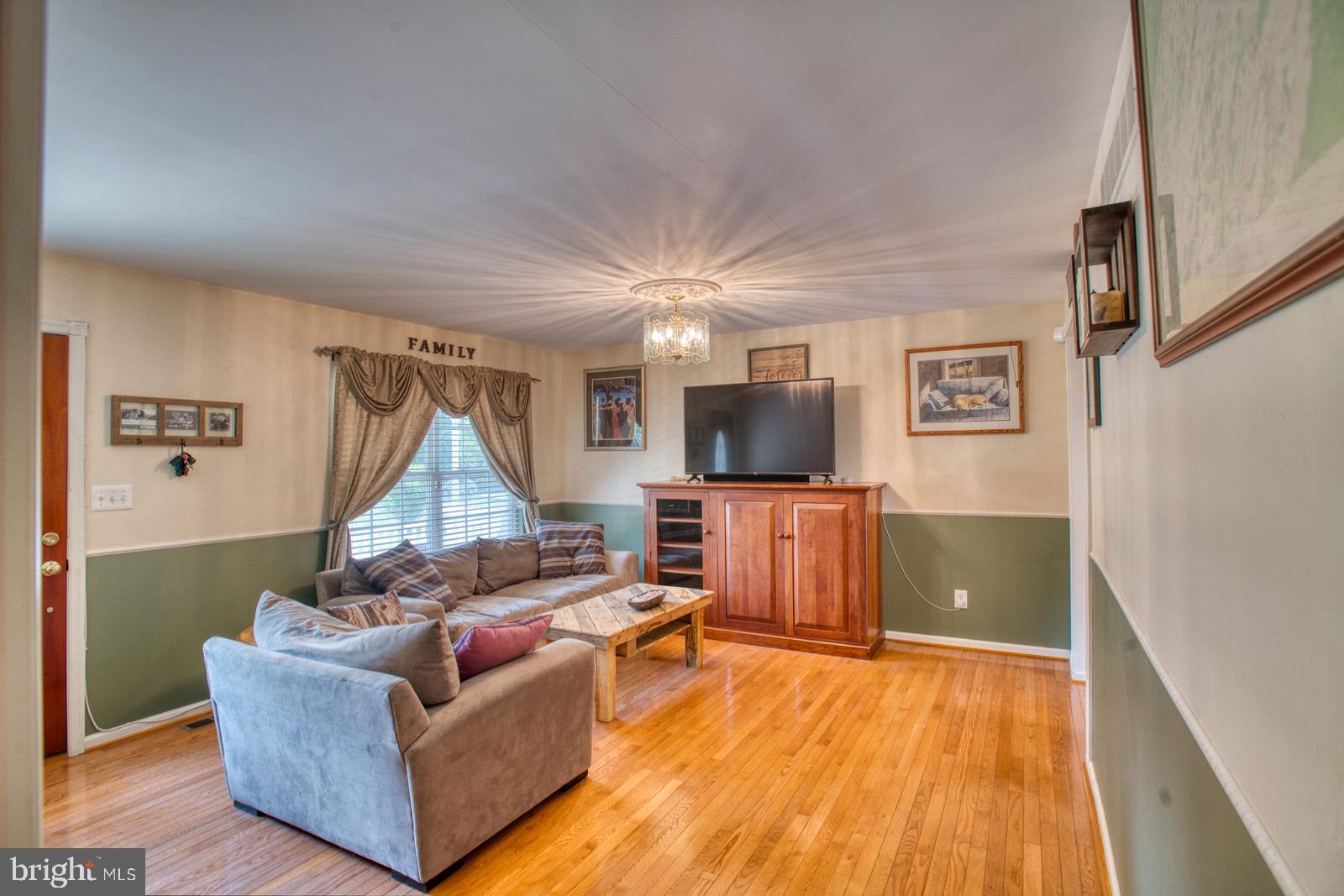 4605 Bernard Road Newfield, NJ 08344 - Photo 8 of 34 Living Room