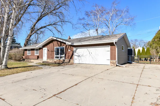 $359,900 | 1636 West Fairfield Court, Glendale, WI 53209