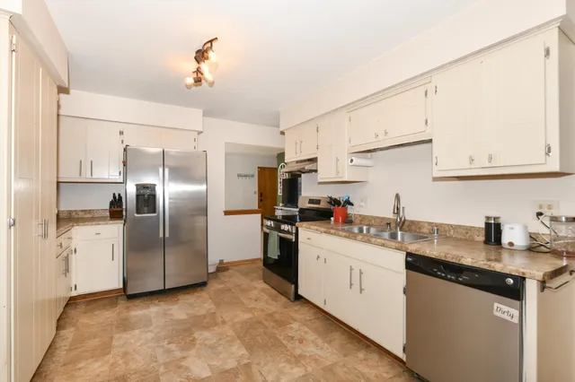 $359,900 | 1636 West Fairfield Court, Glendale, WI 53209