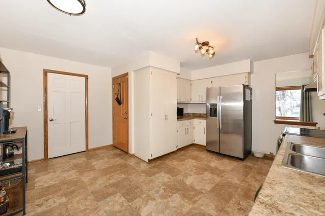 $359,900 | 1636 West Fairfield Court, Glendale, WI 53209