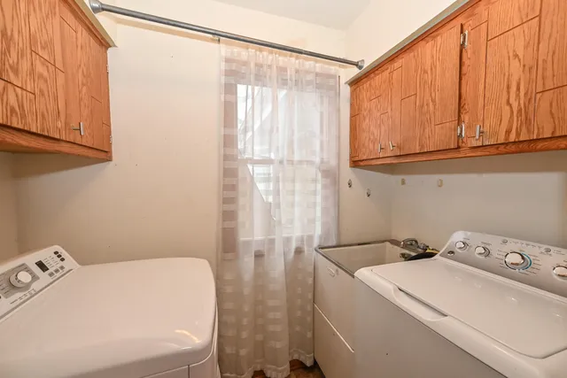 $359,900 | 1636 West Fairfield Court, Glendale, WI 53209