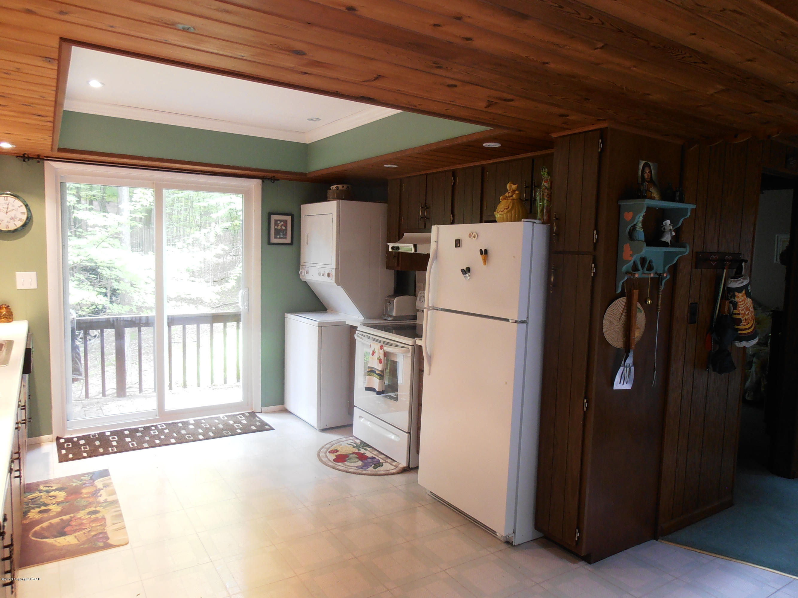 2181 Eagle Path Bushkill, PA 18324 - Photo 15 of 18 other side of kitchen