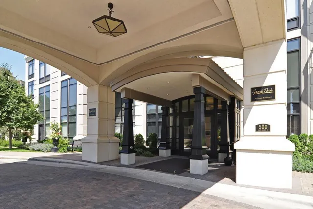 $2,395 | 500 East Grant Street, Unit 2207, Minneapolis, MN 55404