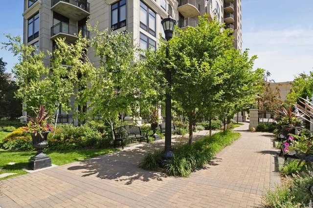 $2,395 | 500 East Grant Street, Unit 2207, Minneapolis, MN 55404