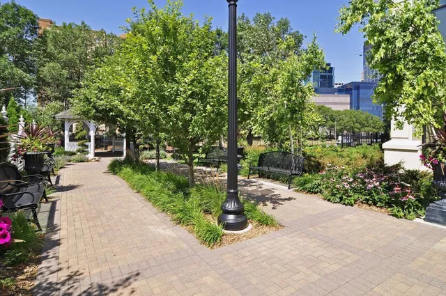 $2,395 | 500 East Grant Street, Unit 2207, Minneapolis, MN 55404