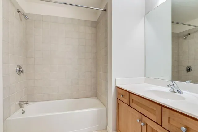 $2,395 | 500 East Grant Street, Unit 2207, Minneapolis, MN 55404