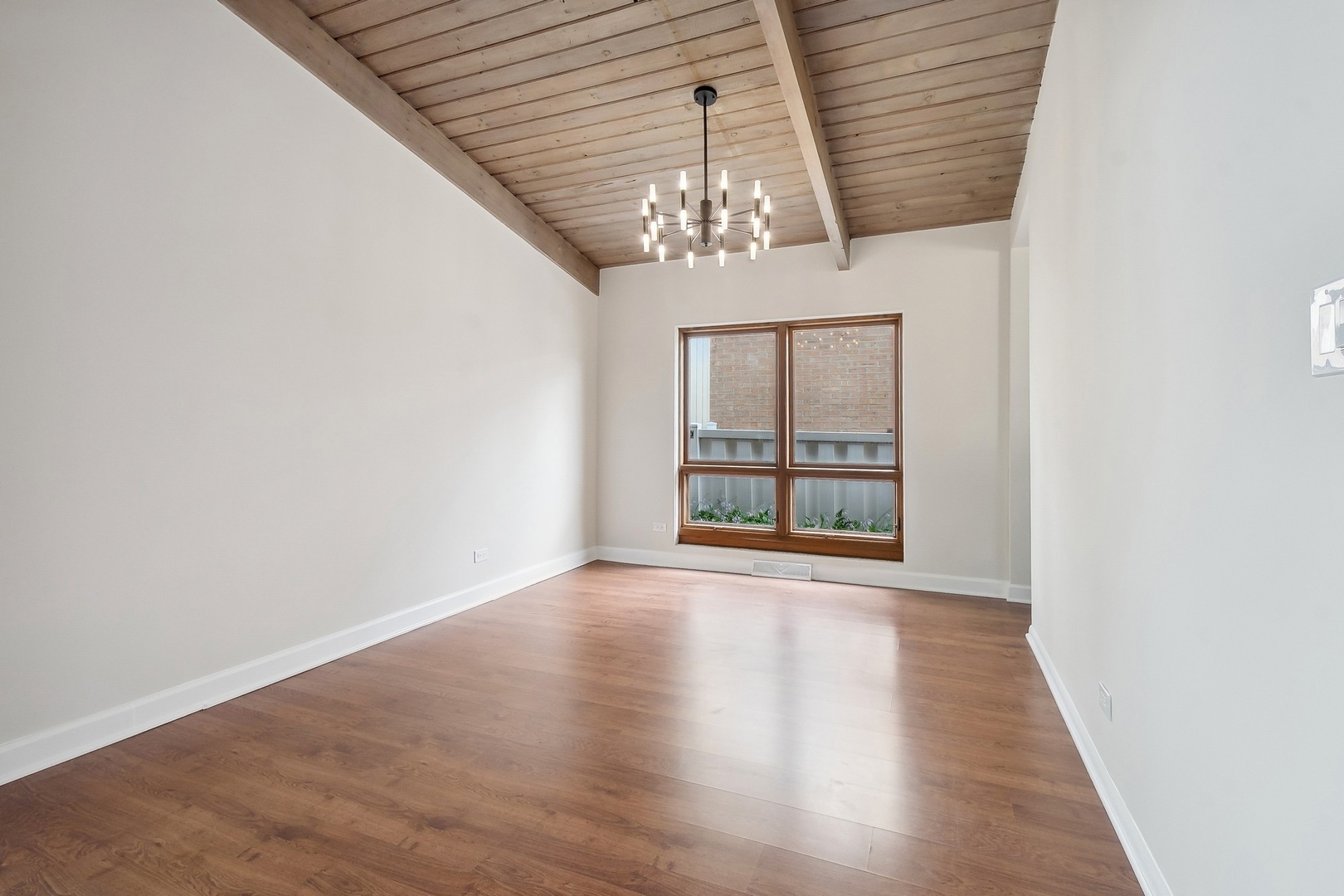 7515 East Prairie Road Skokie, IL 60076 - Photo 11 of 28 Gallery Image 11