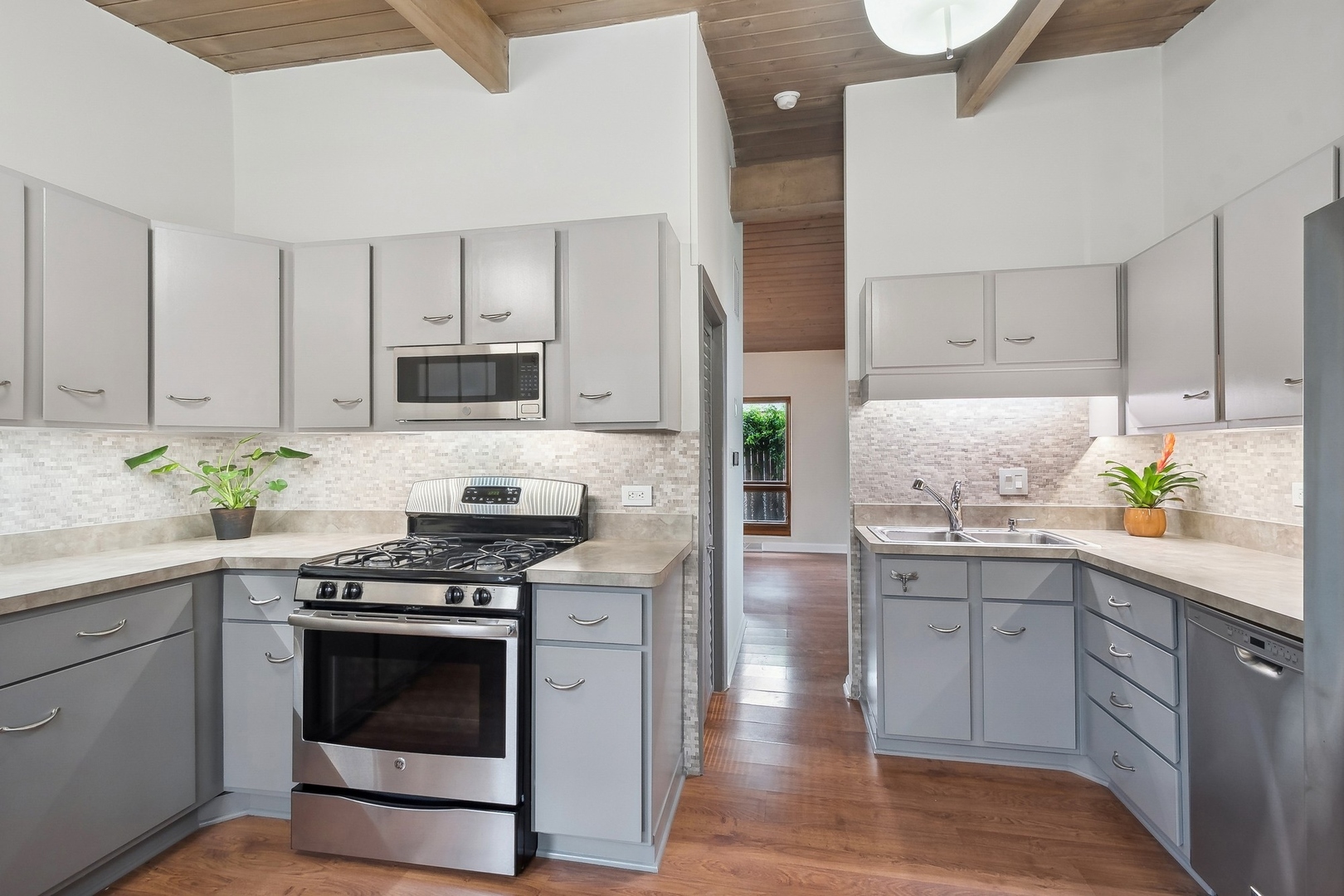 7515 East Prairie Road Skokie, IL 60076 - Photo 13 of 28 Gallery Image 13