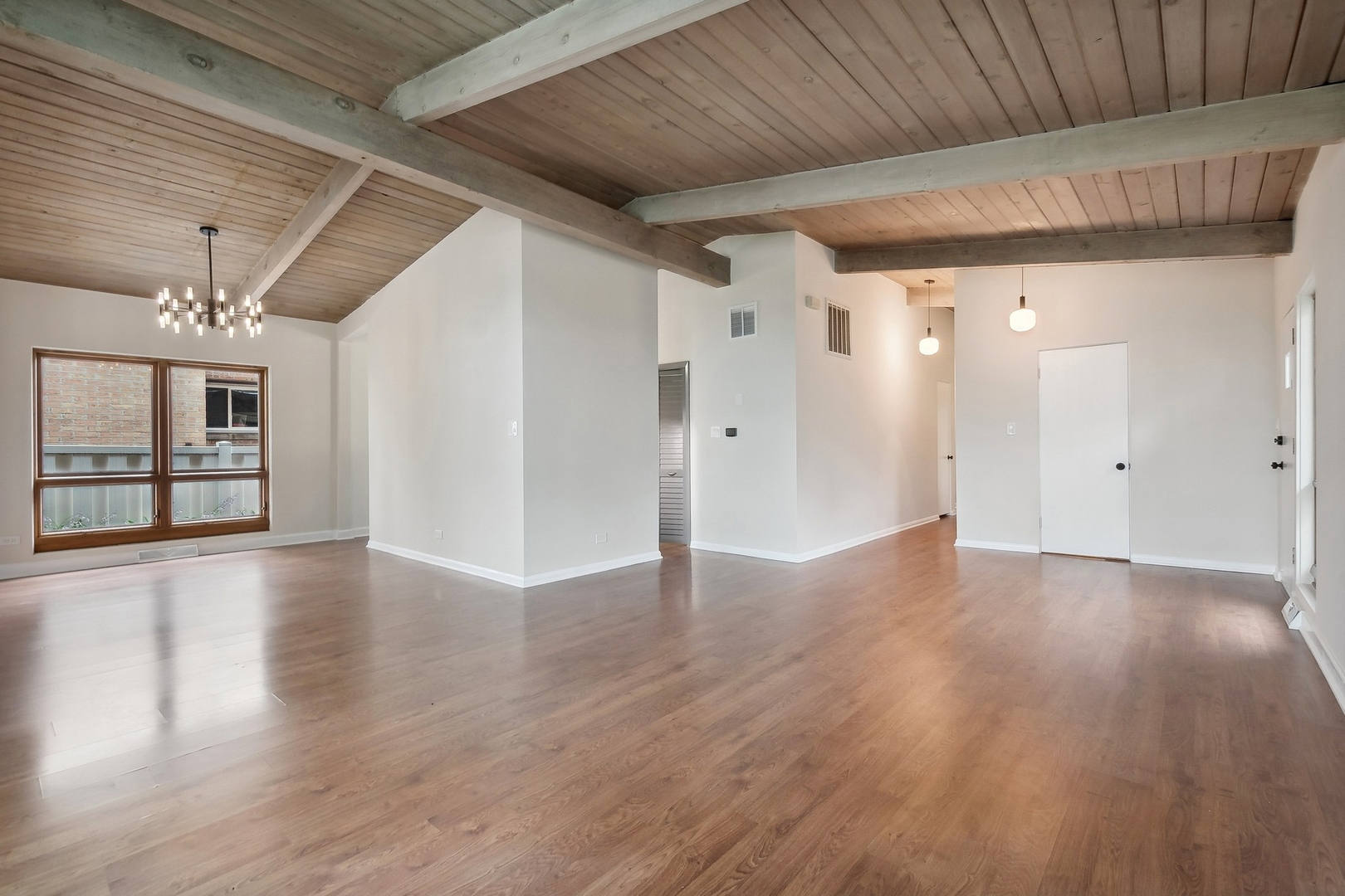 7515 East Prairie Road Skokie, IL 60076 - Photo 9 of 28 Gallery Image 9
