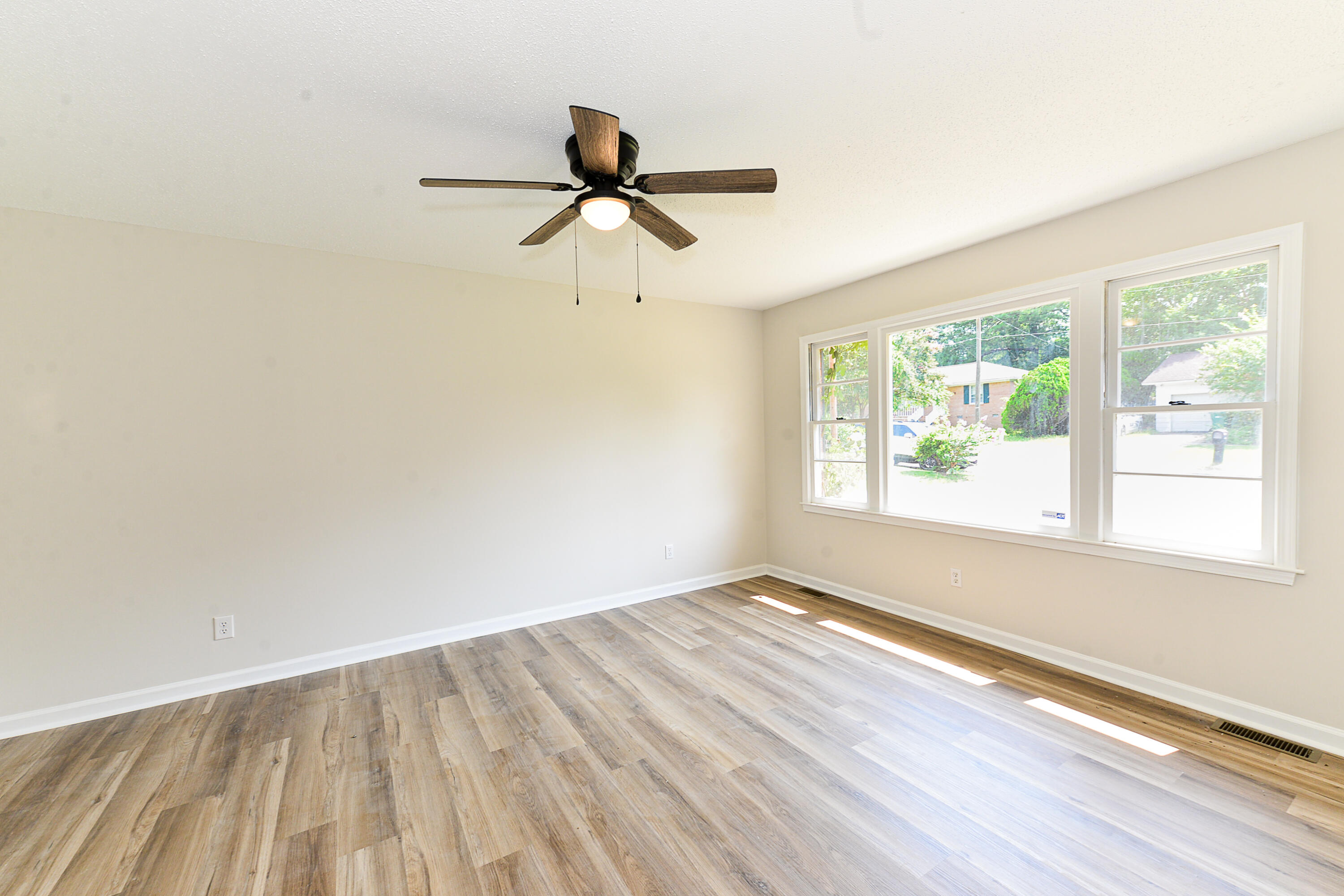 2408 Hunt Club Road Sumter, SC 29154 - Photo 2 of 21 DSC_9524