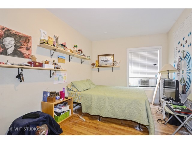 7031.5 North Sheridan Road, Unit 1N Chicago, IL 60626 - Photo 5 of 8 a bedroom with a bed and furniture