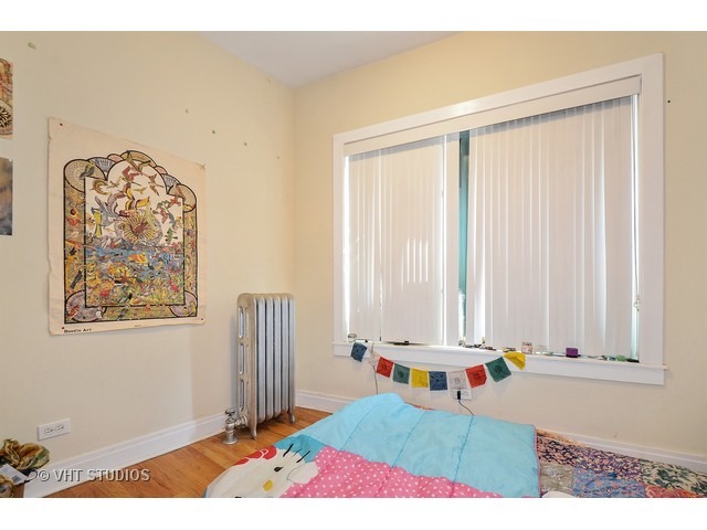 7031.5 North Sheridan Road, Unit 1N Chicago, IL 60626 - Photo 6 of 8 a room with a window and a rug