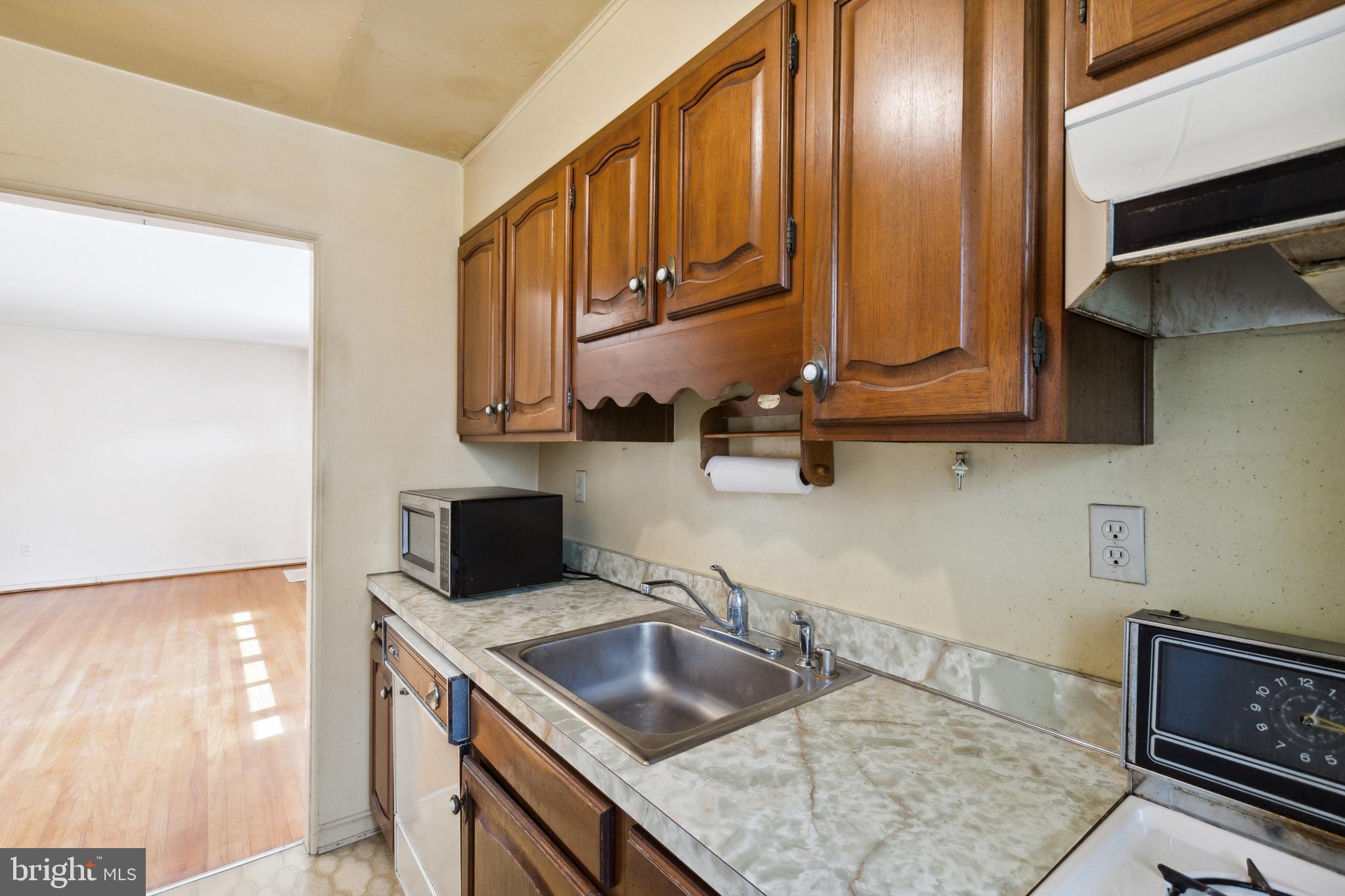 1208 Ruatan Street Silver Spring, MD 20903 - Photo 10 of 25