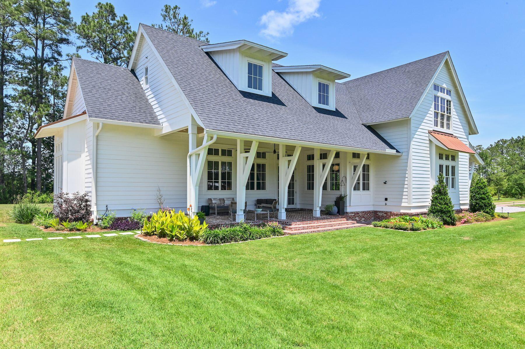 181 Jonathan Drive Freeport, FL 32439 - Photo 4 of 59 front view of a house with a yard