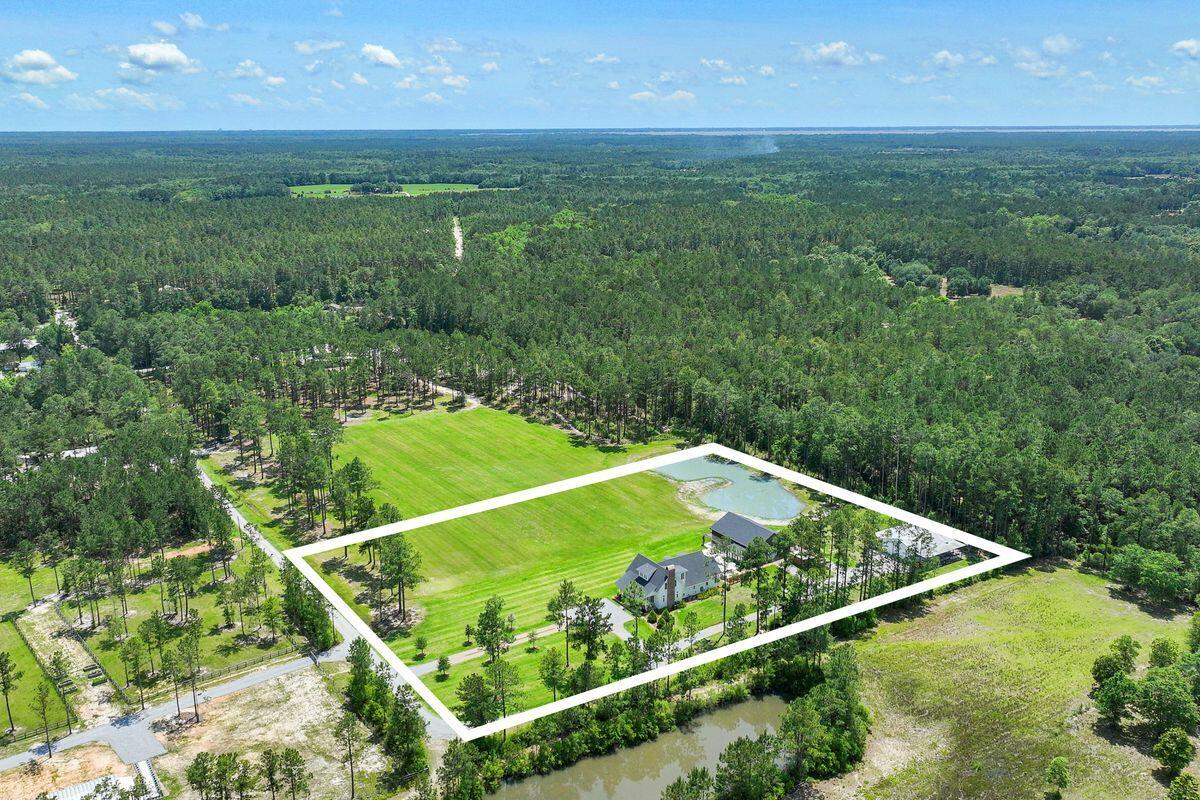 181 Jonathan Drive Freeport, FL 32439 - Photo 58 of 59 a view of a back yard