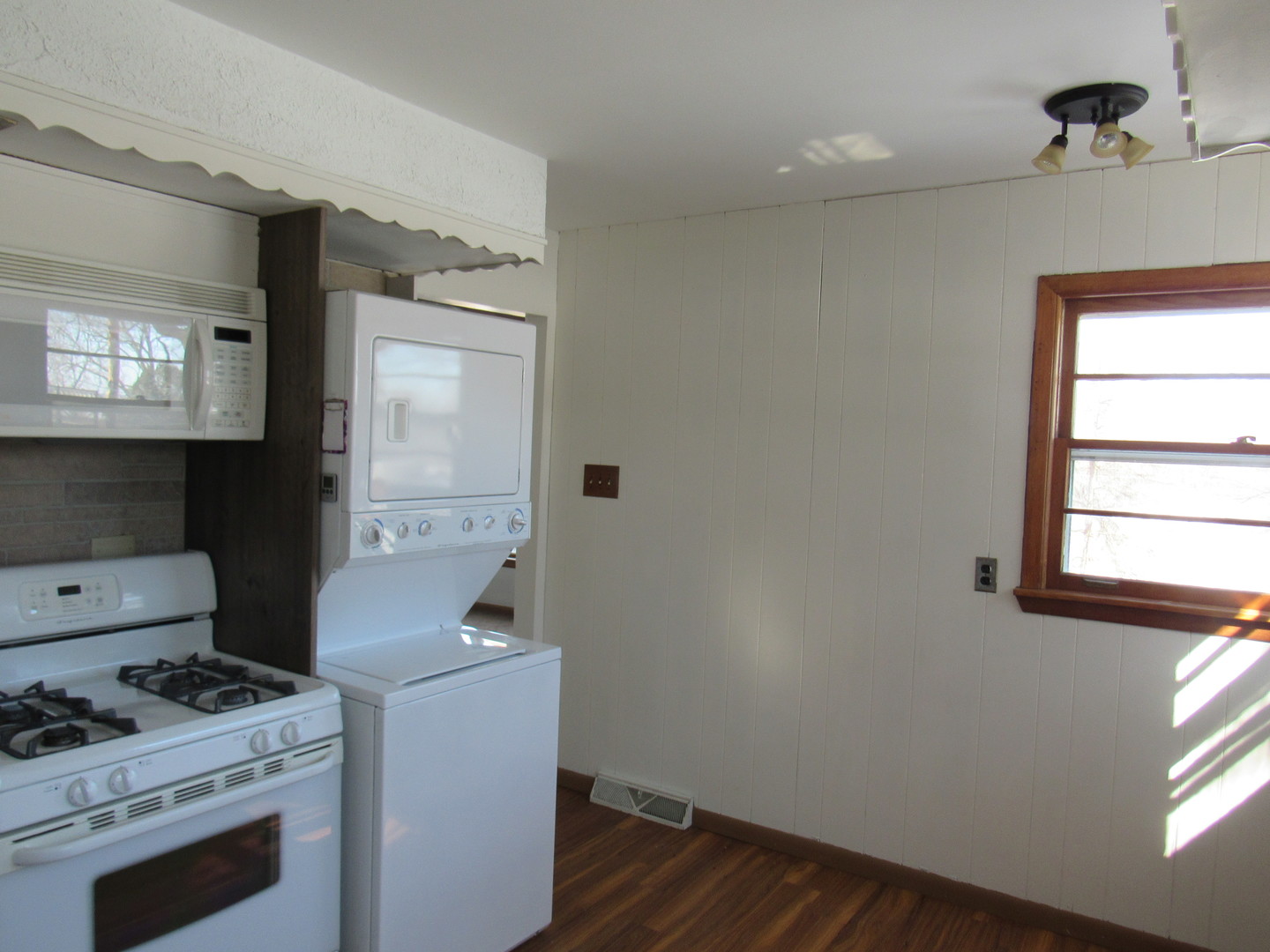 38156 North Watts Avenue Spring Grove, IL 60081 - Photo 9 of 25