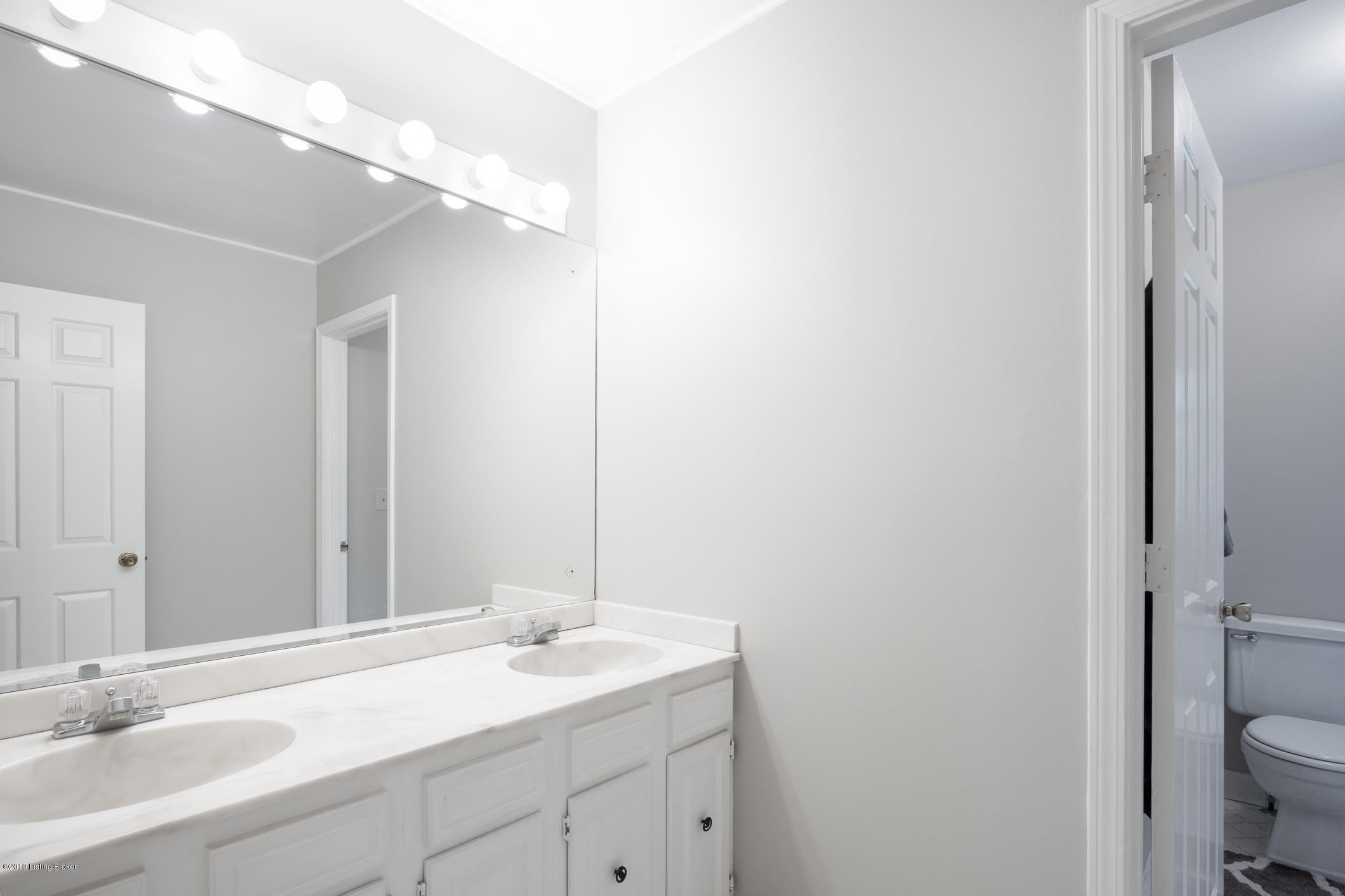 1800 Round Ridge Road Louisville, KY 40207 - Photo 34 of 64 FULL BATH #2