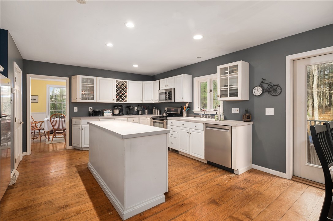 38 Clark Road Smithfield, RI 02917 - Photo 11 of 34