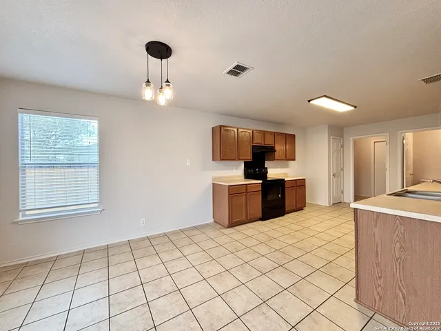 $1,675 | 2715 Moon Rock, Converse, TX 78109