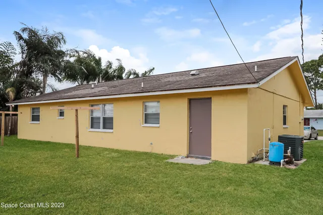 a view of backyard of house