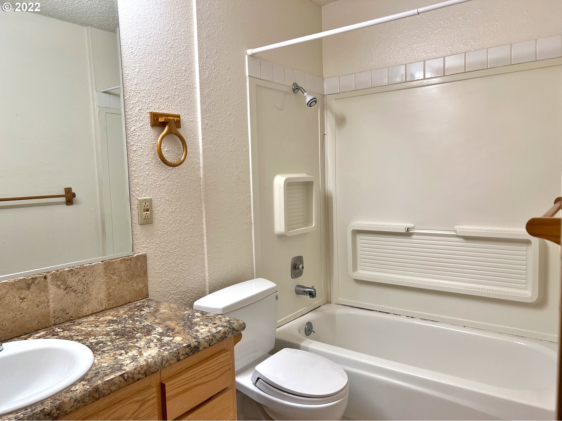 11040 Southwest Greenburg Road, Unit 104 Tigard, OR 97223 - Photo 17 of 21 Gallery Image 17