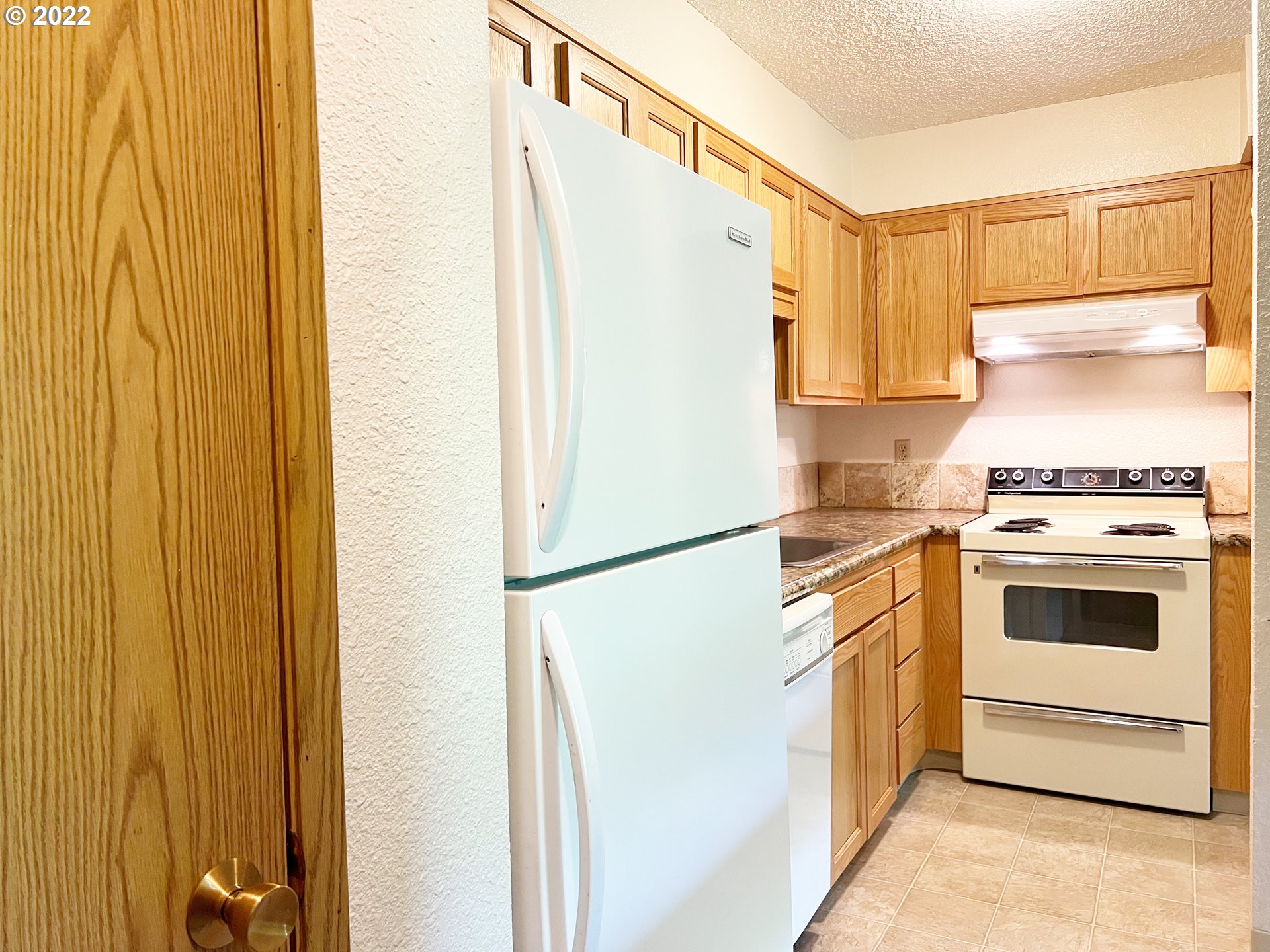 11040 Southwest Greenburg Road, Unit 104 Tigard, OR 97223 - Photo 4 of 21 Gallery Image 4