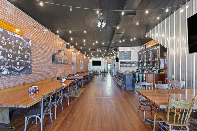 $600,000 | 125 South Market Street, Paxton, IL 60957