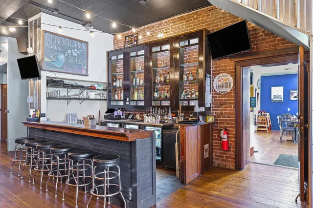 $600,000 | 125 South Market Street, Paxton, IL 60957