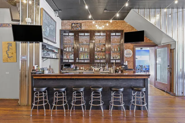 $600,000 | 125 South Market Street, Paxton, IL 60957