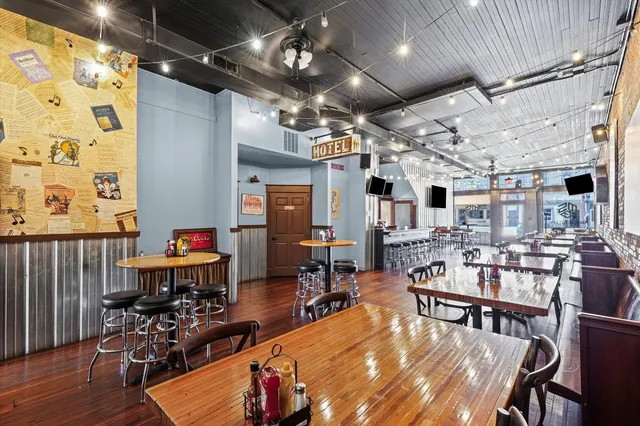 $600,000 | 125 South Market Street, Paxton, IL 60957